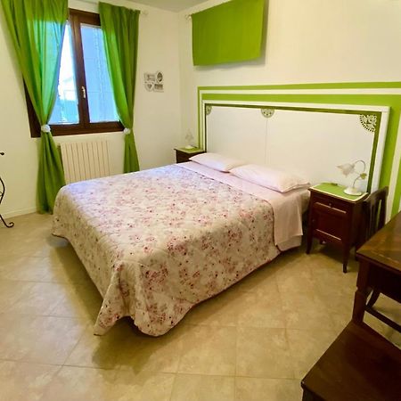 A Casa di Laura Bed & Breakfast Occhiobello Bagian luar foto