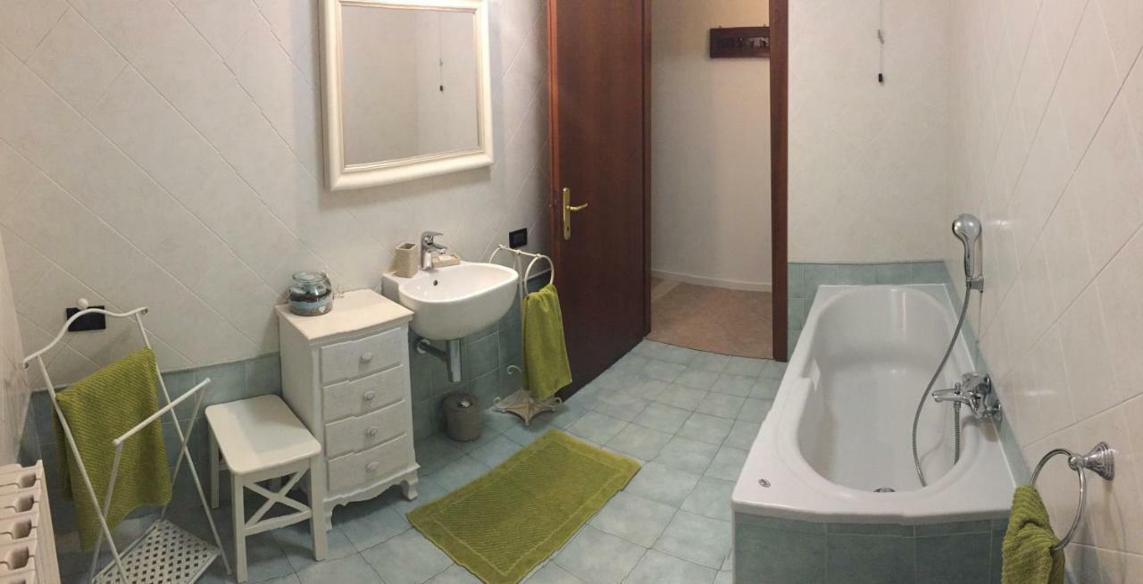 A Casa di Laura Bed & Breakfast Occhiobello Bagian luar foto